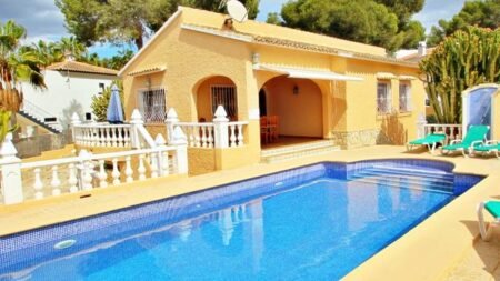 Villa's Moraira met privézwembad - inclusief huurauto